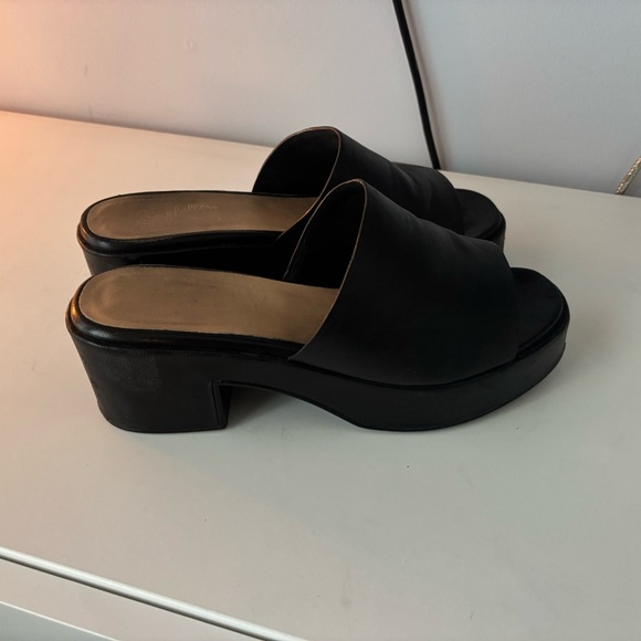 Genuine Leather Seychelles Slide Sandals - Picture 2 of 4